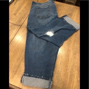 Woman’s plus size boyfriend capris